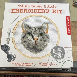 Kikkerland Cat Cross Stitch Kit with Needle and Yarn BN in box